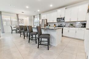 1909 Tropical Palms Circle