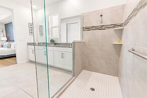 1909 Tropical Palms Circle