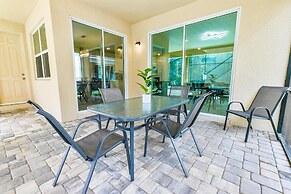 1909 Tropical Palms Circle