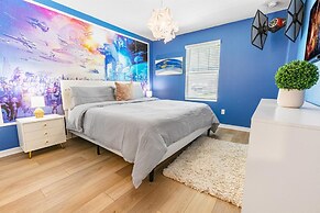 1909 Tropical Palms Circle