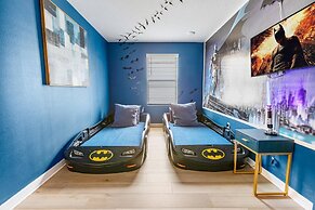 1909 Tropical Palms Circle