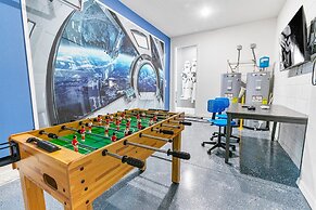 1909 Tropical Palms Circle