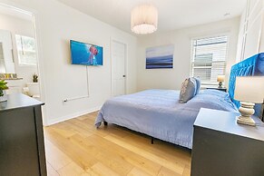 1909 Tropical Palms Circle