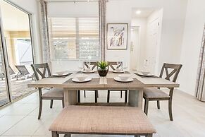 1909 Tropical Palms Circle