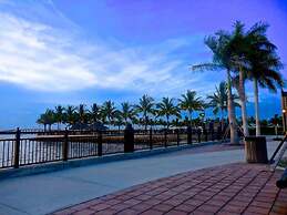 4286 Harbor Blvd