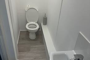 3br-sleeps6-parking-closetocity