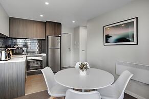 City Skyline Apartment near Myers Park