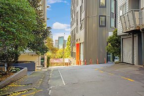 City Skyline Apartment near Myers Park