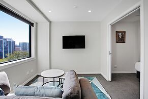 City Skyline Apartment near Myers Park