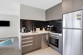 City Skyline Apartment near Myers Park