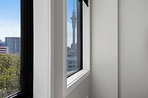 City Skyline Apartment near Myers Park