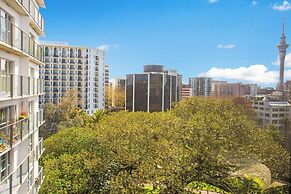 City Skyline Apartment near Myers Park