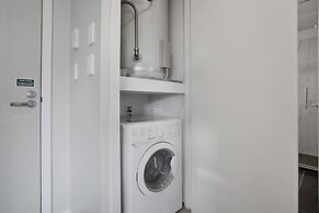 City Skyline Apartment near Myers Park