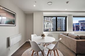 City Skyline Apartment near Myers Park