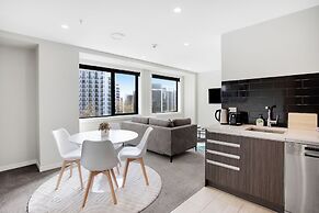 City Skyline Apartment near Myers Park