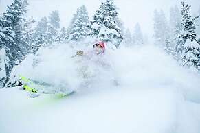 Ski In Ski Out PT Lodge 2BR 2BA Hot Tubs