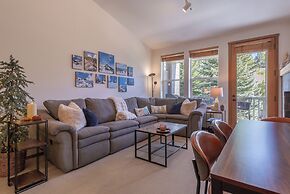 Ski In Ski Out PT Lodge 2BR 2BA Hot Tubs