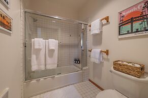 Ski In Ski Out PT Lodge 2BR 2BA Hot Tubs