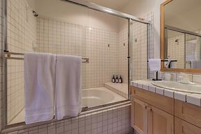 Ski In Ski Out PT Lodge 2BR 2BA Hot Tubs