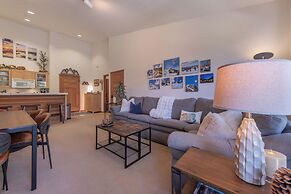 Ski In Ski Out PT Lodge 2BR 2BA Hot Tubs