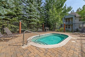 Ski In Ski Out PT Lodge 2BR 2BA Hot Tubs