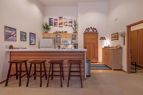 Ski In Ski Out PT Lodge 2BR 2BA Hot Tubs