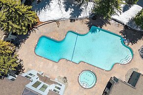 Ski In Ski Out PT Lodge 2BR 2BA Hot Tubs