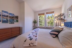 Ski In Ski Out PT Lodge 2BR 2BA Hot Tubs