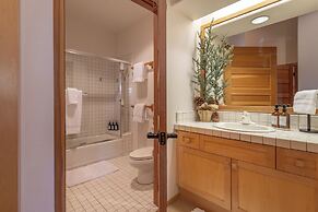 Ski In Ski Out PT Lodge 2BR 2BA Hot Tubs