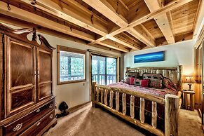 Central Clean Home with Hot Tub Near Ski