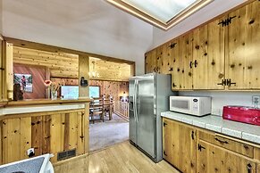 Central Clean Home with Hot Tub Near Ski