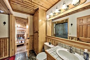 Central Clean Home with Hot Tub Near Ski