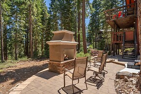 Central Clean Home with Hot Tub Near Ski