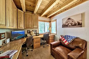 Central Clean Home with Hot Tub Near Ski