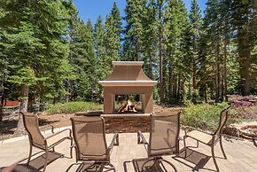 Central Clean Home with Hot Tub Near Ski