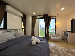 Breezewood Bangkok Hotel