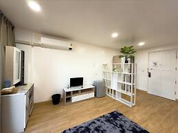 Breezewood Bangkok Hotel