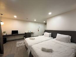 Breezewood Bangkok Hotel