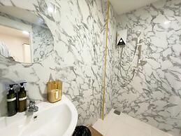 Breezewood Bangkok Hotel