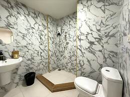 Breezewood Bangkok Hotel