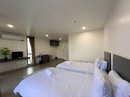 Breezewood Bangkok Hotel