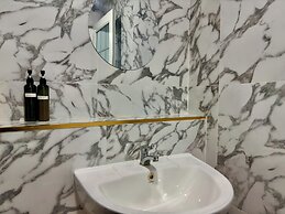 Breezewood Bangkok Hotel