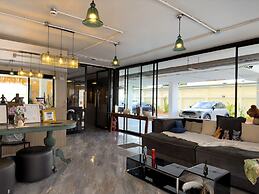 Breezewood Bangkok Hotel