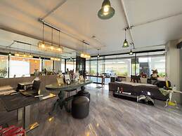 Breezewood Bangkok Hotel