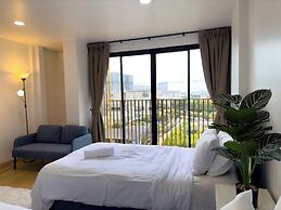 Breezewood Bangkok Hotel