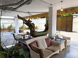 Breezewood Bangkok Hotel