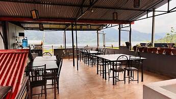 Hotel August International