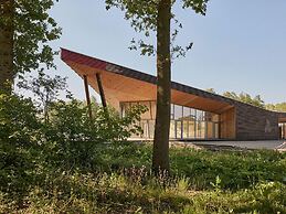 Belvilla Exclusive Spacious Lakehouse