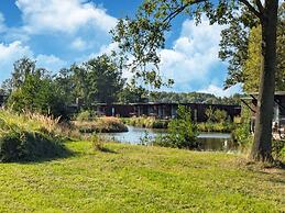 Belvilla Exclusive Spacious Lakehouse