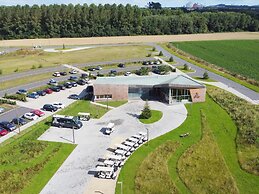 Belvilla Exclusive Spacious Lakehouse